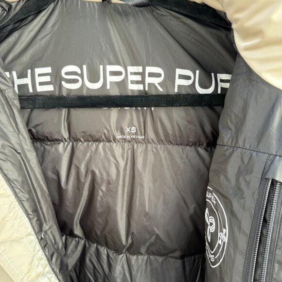 Aritzia | Supper Puffer | Shorty | XS | Champaign | Great Condition Minor Flaw - Picture 4 of 14